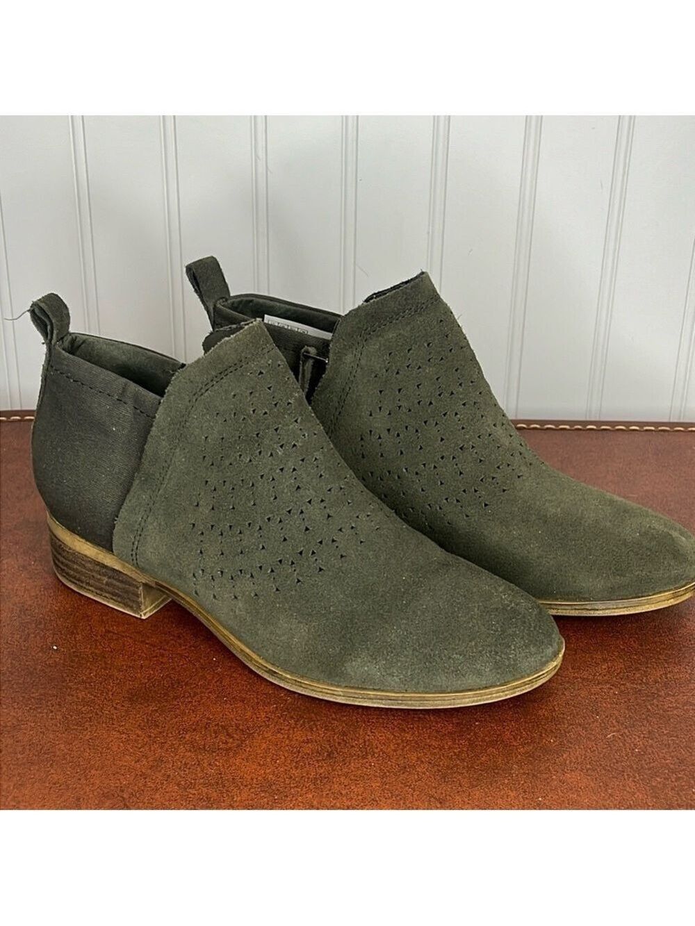 Tom’s Deia Perforated Ankle Boot Size 6